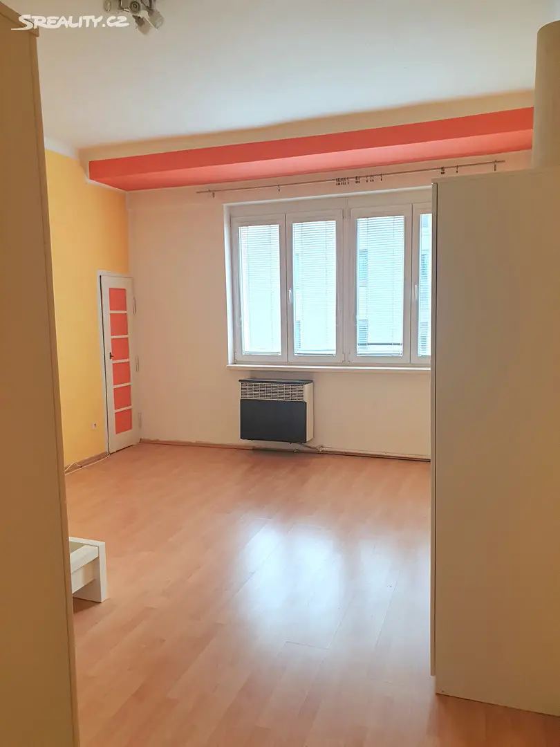 Pronájem bytu 1+kk 32 m², U Hranic, Praha 10 - Strašnice
