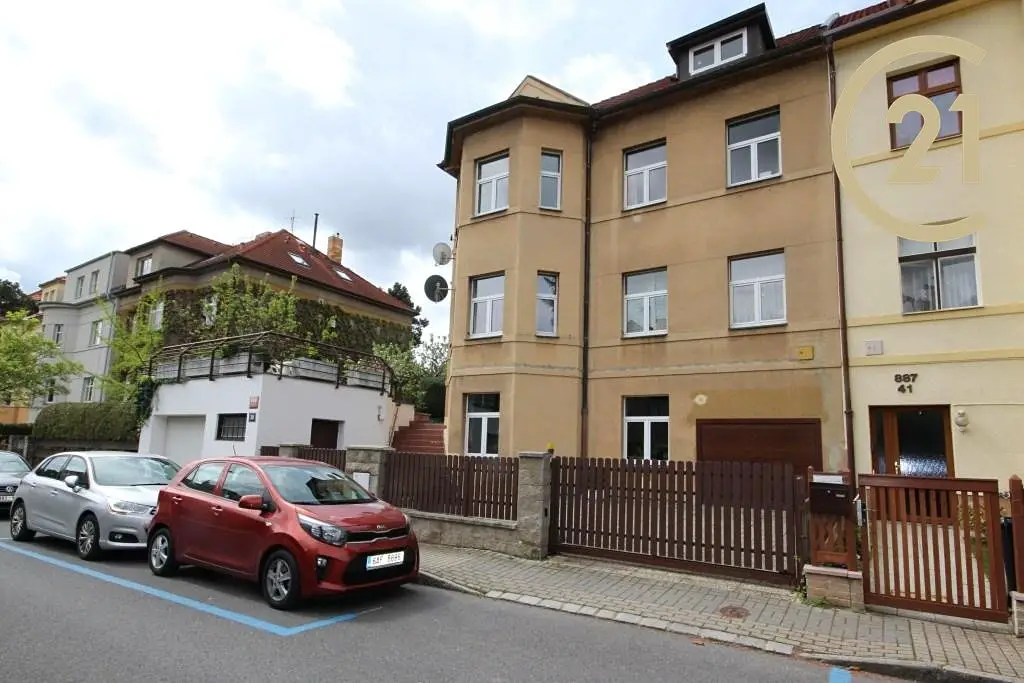 Pronájem bytu 2+1 67 m² (Podkrovní), Fetrovská, Praha 6 - Dejvice