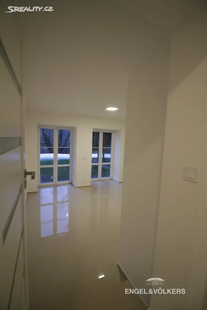 Pronájem bytu 5+kk 103 m², Plzeňská, Praha 5 - Smíchov