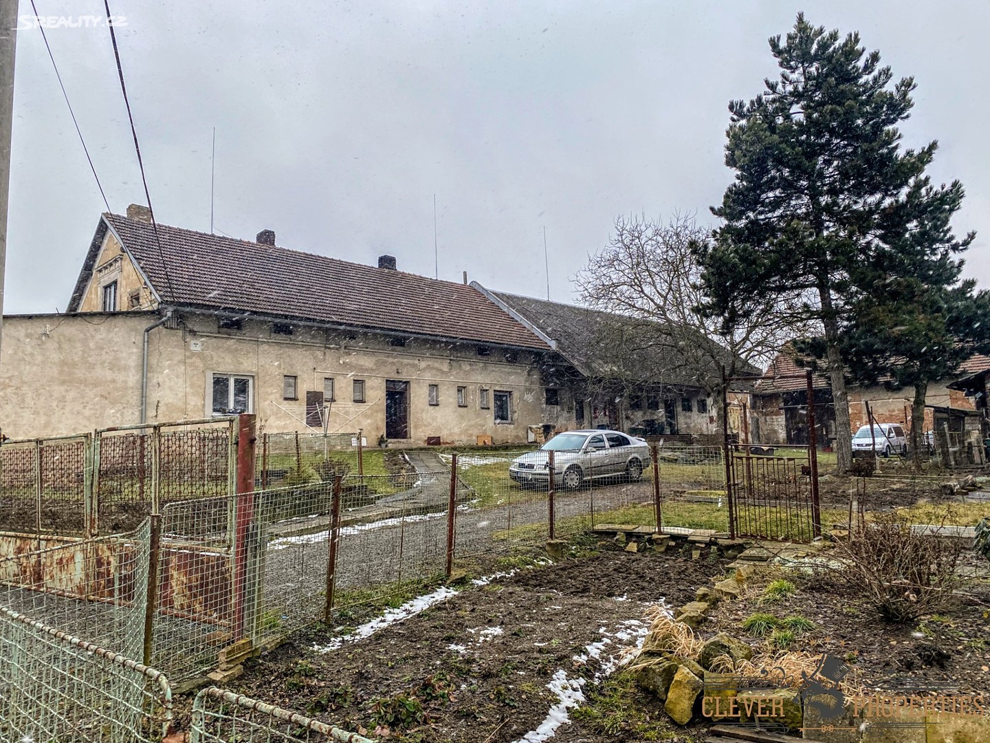 Prodej  zemědělské usedlosti 160 m², pozemek 2 065 m², Benátky, okres Hradec Králové
