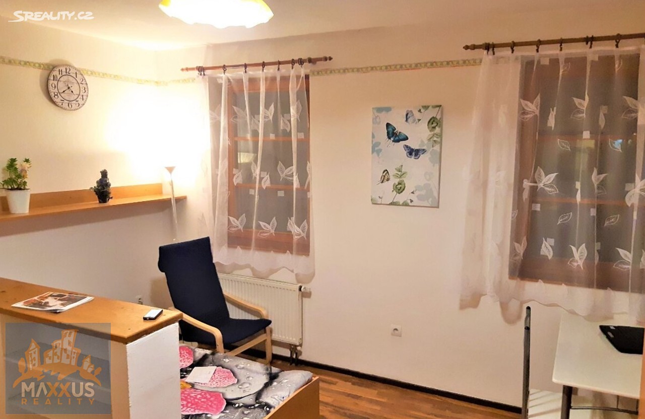 Pronájem bytu 1+kk 21 m², Palackého, Dobřichovice