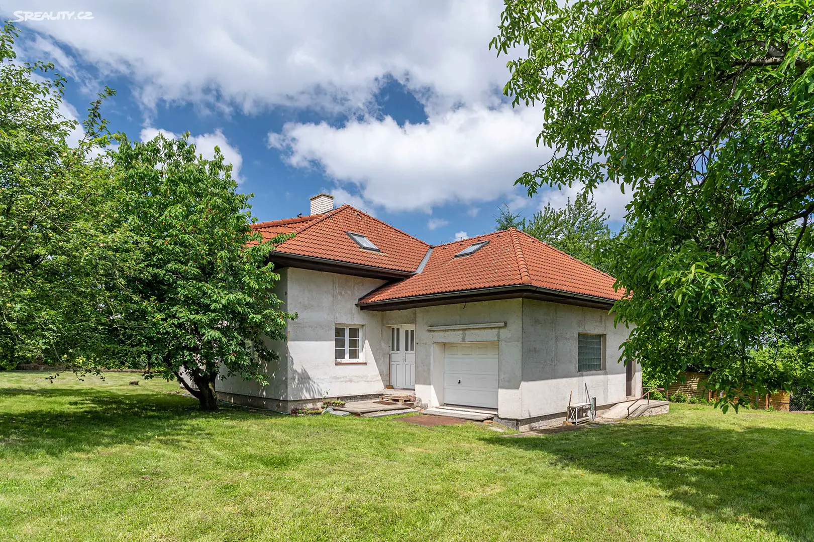 Prodej  rodinného domu 220 m², pozemek 1 564 m², Dolní Břežany, okres Praha-západ