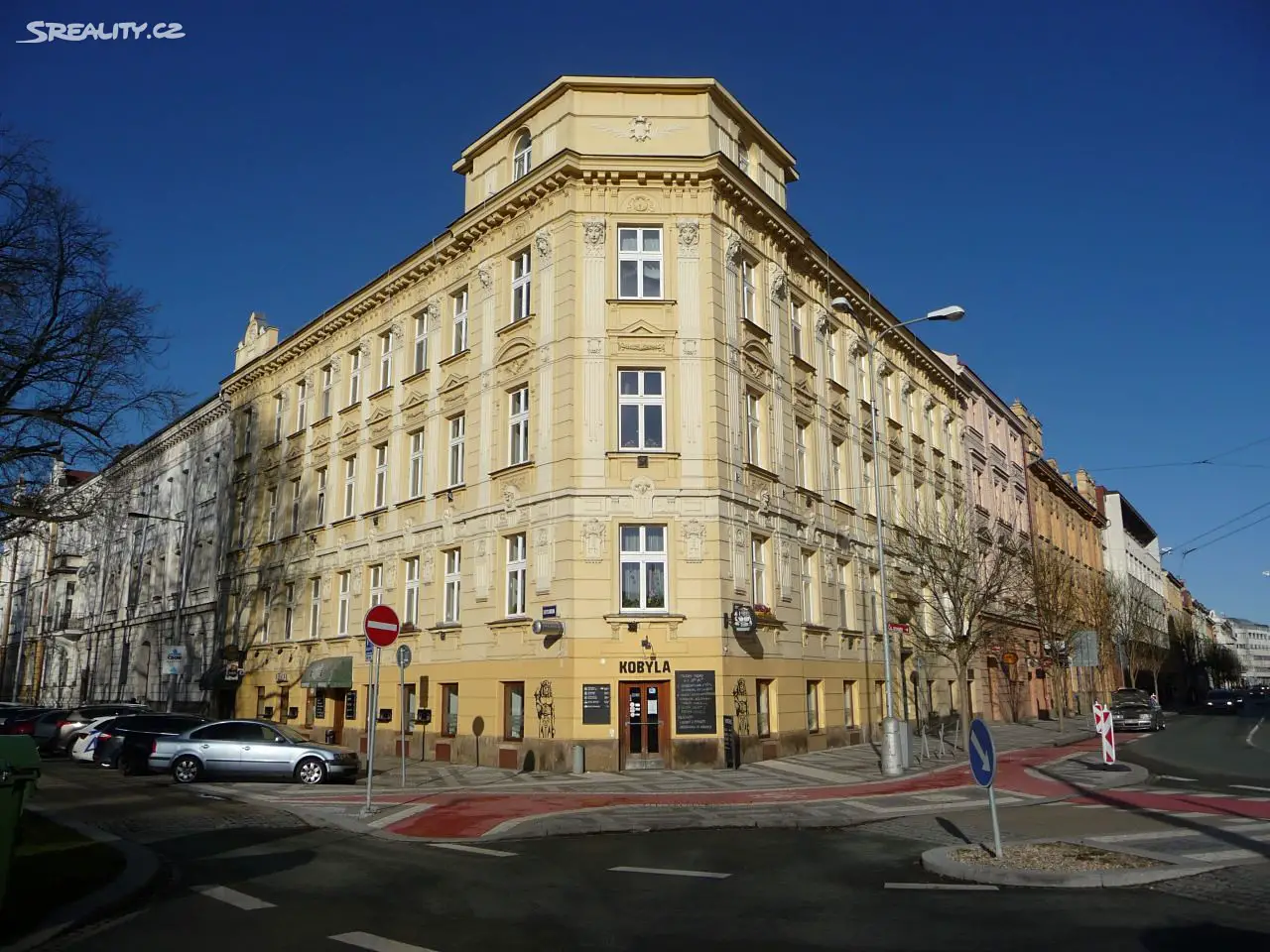 Pronájem bytu 3+1 104 m² (Podkrovní), Československé armády, Hradec Králové