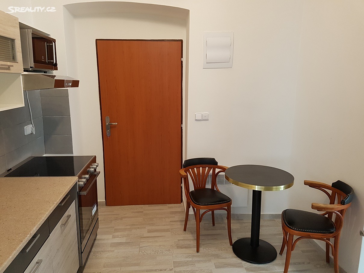 Pronájem bytu 1+1 40 m², Holubova, Praha 5 - Smíchov