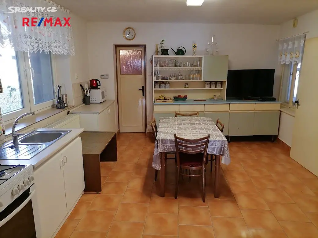 Prodej  rodinného domu 180 m², pozemek 1 206 m², Mackovice, okres Znojmo