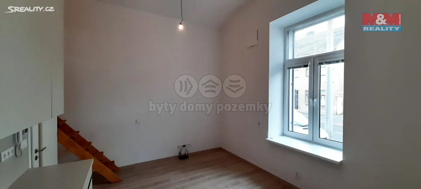 Pronájem bytu 1+kk 30 m², Pražská třída, Hradec Králové - Kukleny