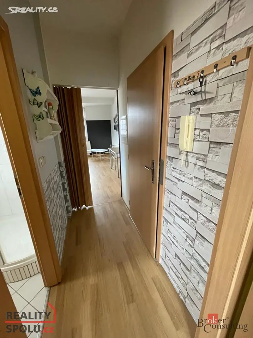 Pronájem bytu 2+kk 39 m², U Trati, Karlovy Vary - Bohatice