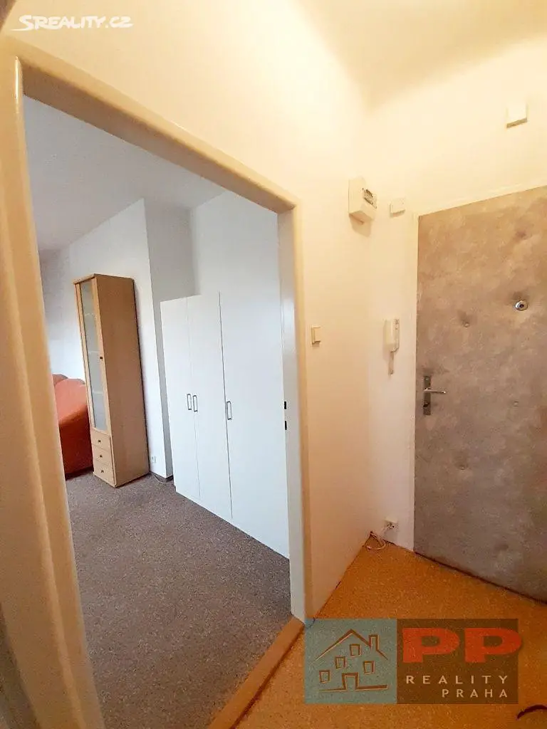 Pronájem bytu 2+1 66 m² (Mezonet), Na Dolinách, Praha 4 - Podolí