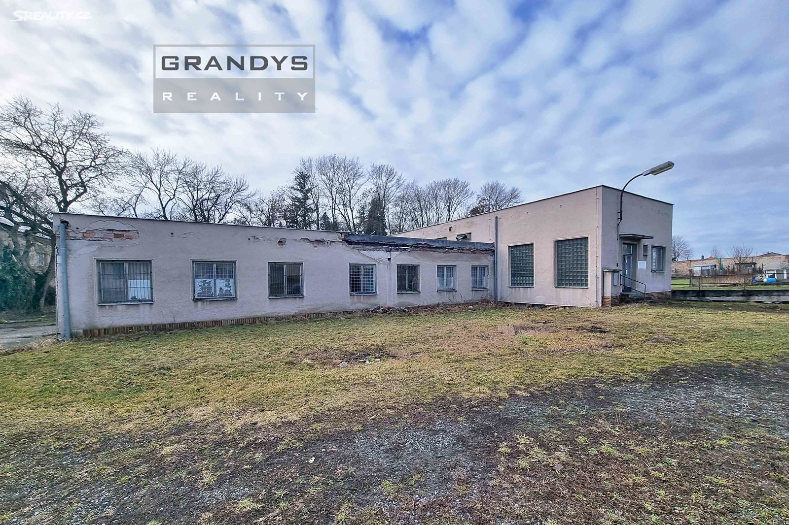 Prodej  komerčního pozemku 2 336 m², Křinec, okres Nymburk