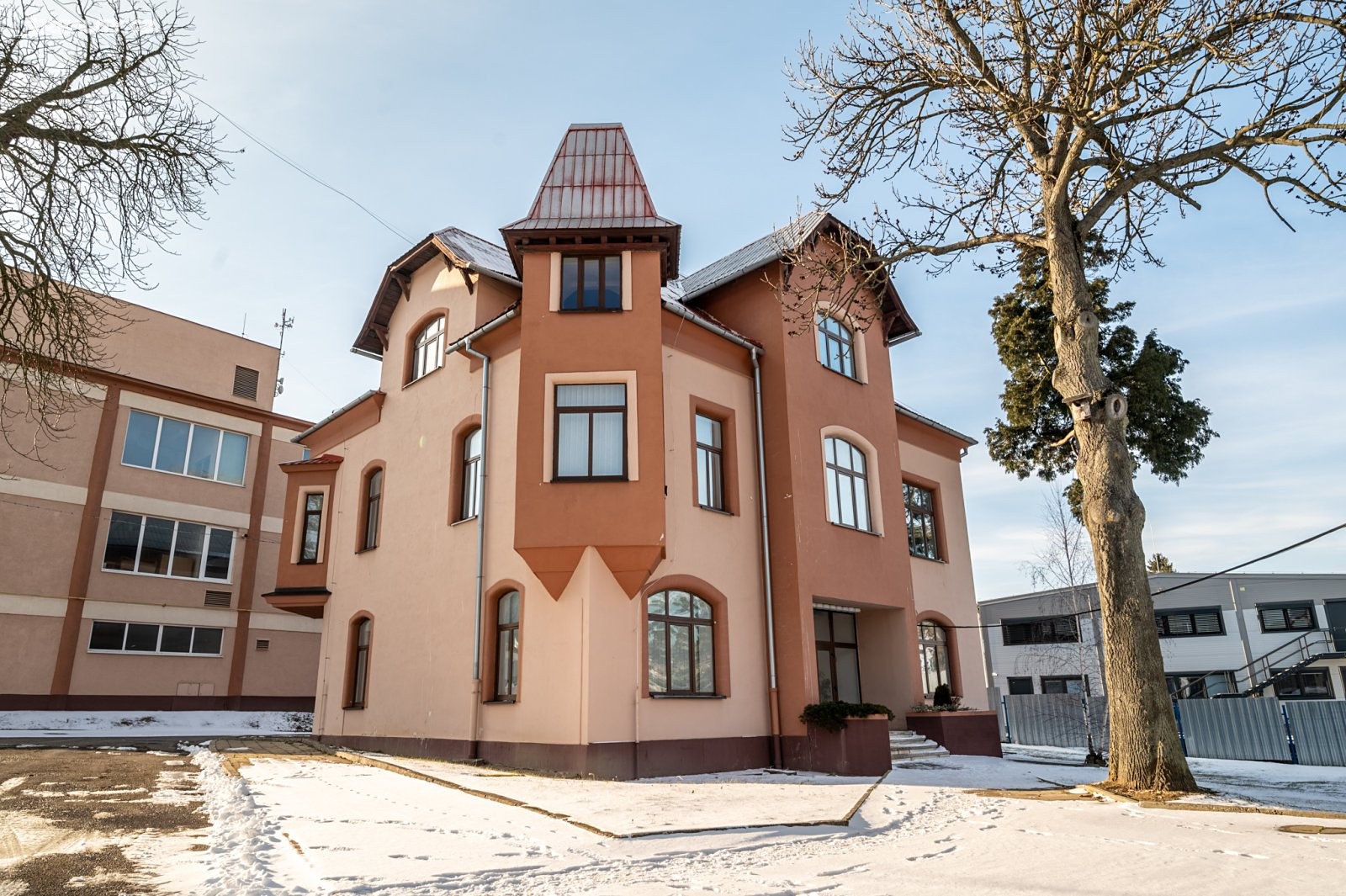 Prodej  vily 645 m², pozemek 1 880 m², nám. Em. Zahna, Strání - Květná