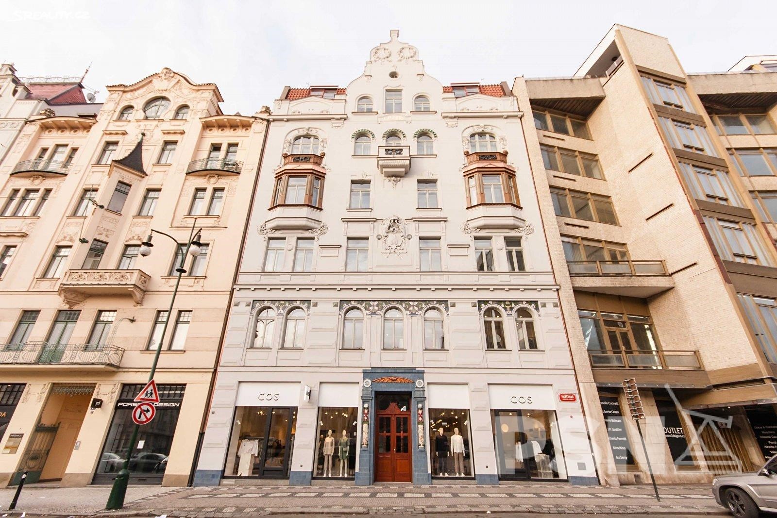 Pronájem bytu 6 pokojů a více 322 m² (Mezonet), Pařížská, Praha 1 - Staré Město