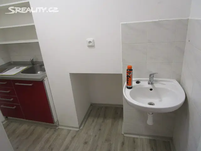 Pronájem bytu 1+kk 26 m², Velké náměstí, Hradec Králové
