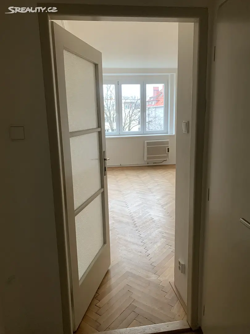 Pronájem bytu 1+kk 28 m², Na Jezerce, Praha 4 - Nusle