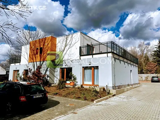 Pronájem bytu 1+kk 27 m², Starokolínská, Praha 9 - Újezd nad Lesy