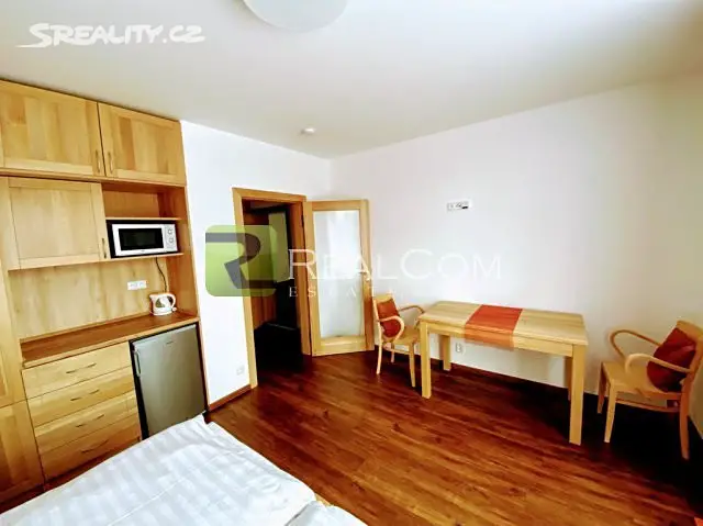 Pronájem bytu 1+kk 27 m², Starokolínská, Praha 9 - Újezd nad Lesy