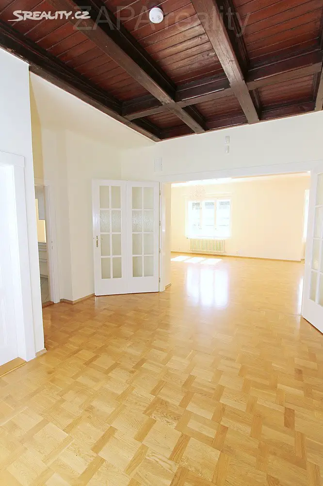 Pronájem  vily 370 m², pozemek 878 m², Nad Šárkou, Praha 6 - Dejvice