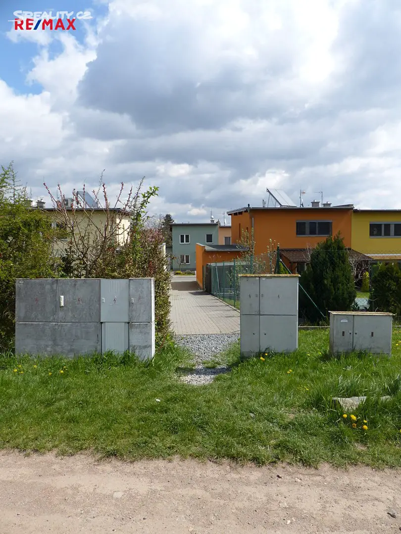 Prodej  stavebního pozemku 1 171 m², Kopretinová, Olomouc - Nemilany