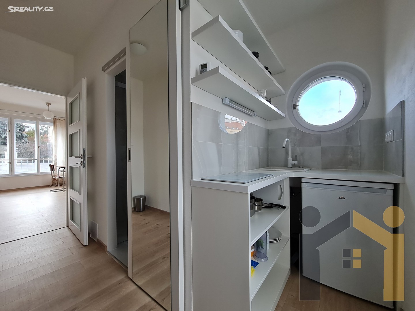 Pronájem bytu 1+kk 45 m², Pod vilami, Praha 4 - Nusle