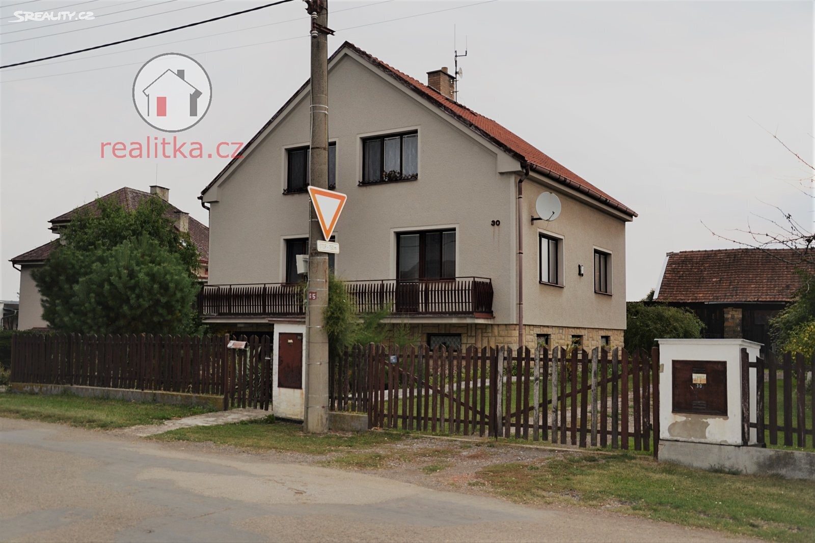 Prodej  rodinného domu 304 m², pozemek 3 812 m², Myštěves, okres Hradec Králové