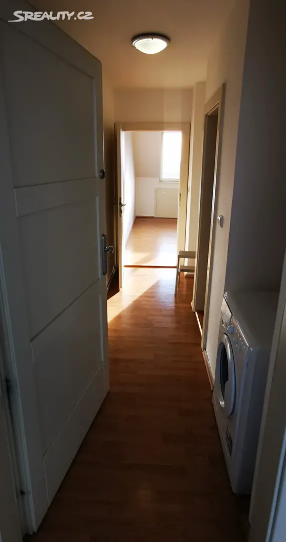 Pronájem bytu 2+kk 40 m² (Mezonet), Trojská, Praha 8 - Kobylisy