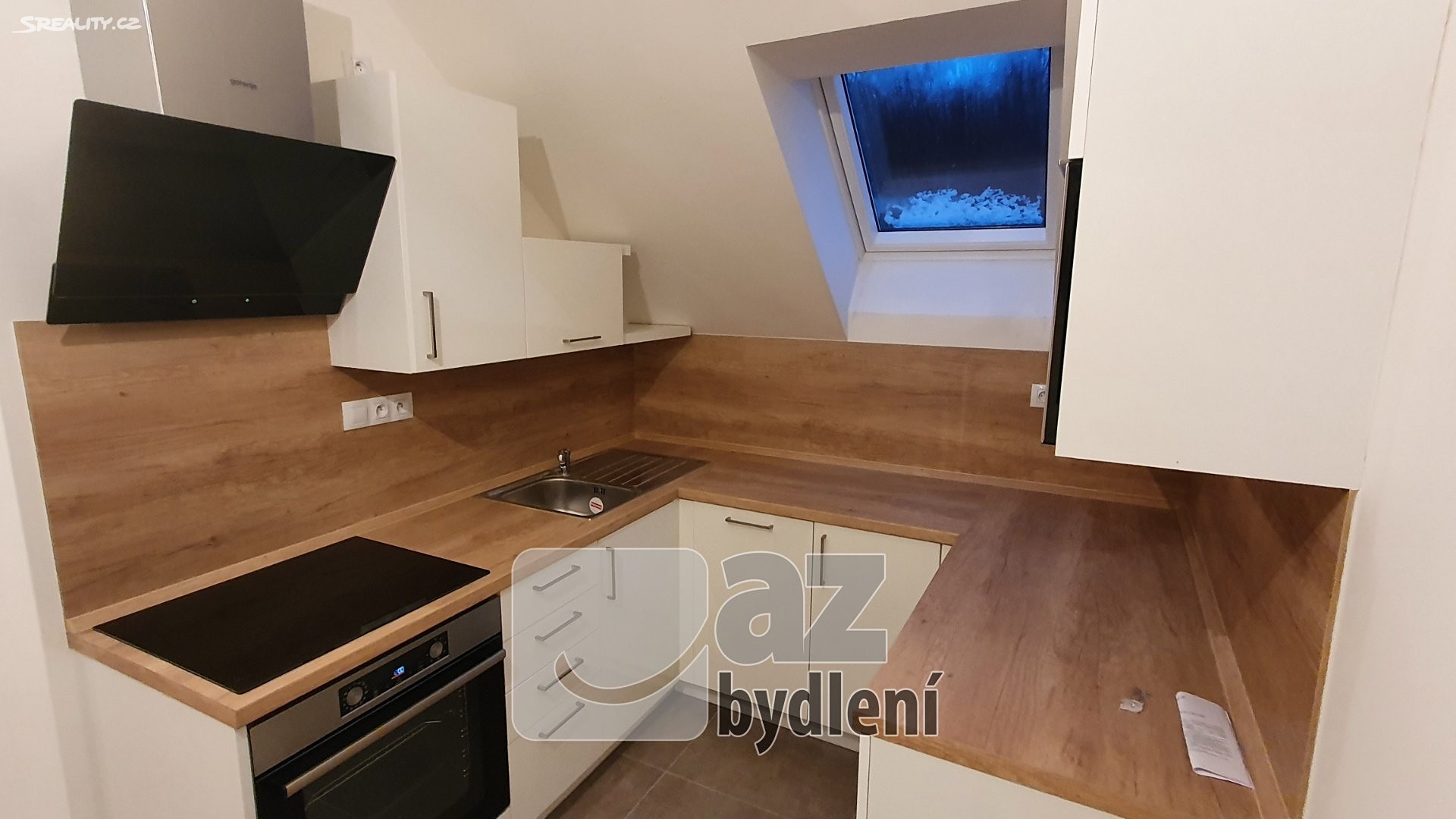 Pronájem bytu 3+kk 57 m² (Podkrovní), Ústecká, Tábor