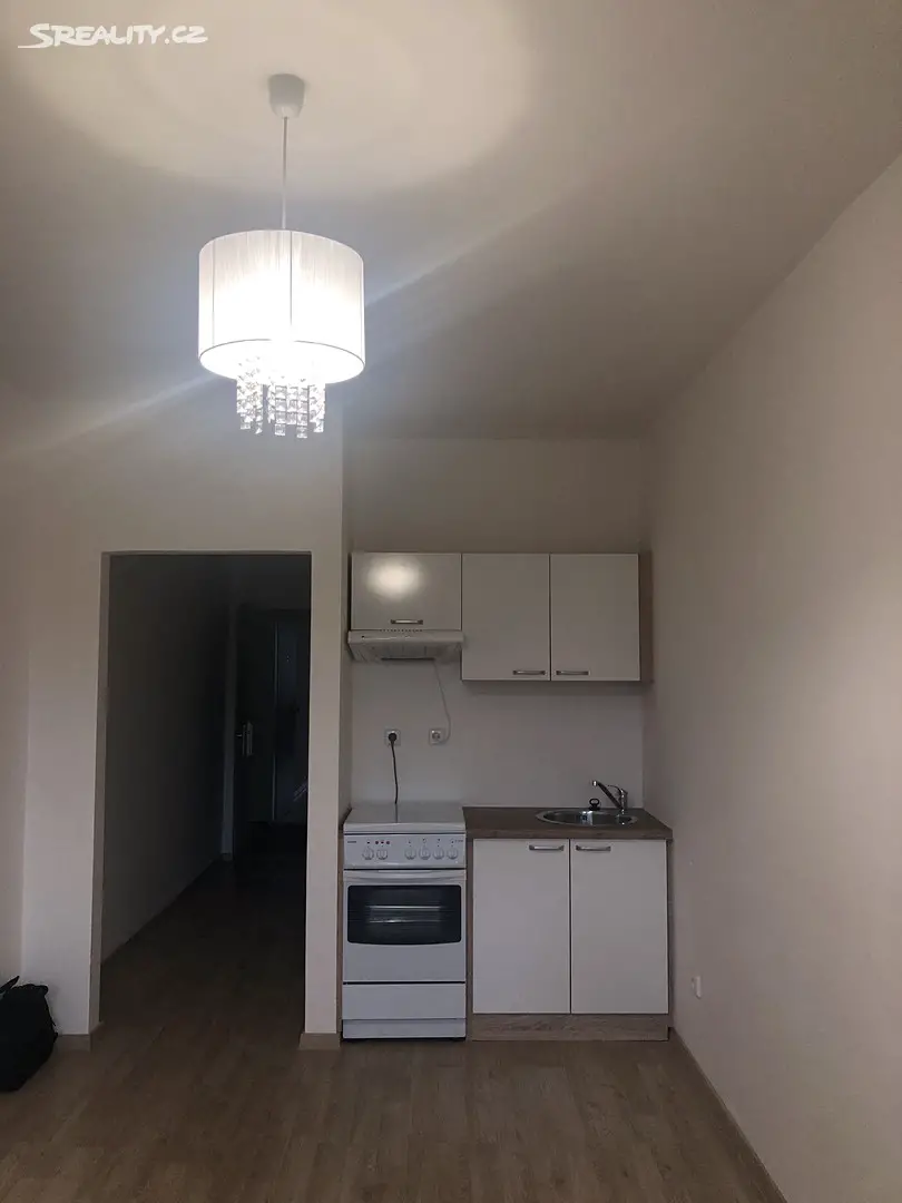 Pronájem bytu 1+kk 23 m², Peroutkova, Praha 5 - Jinonice