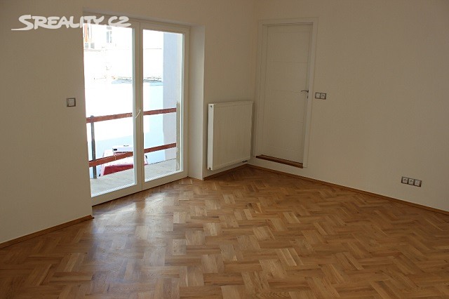 Pronájem bytu 1+1 35 m², Husitská, Praha 3 - Žižkov