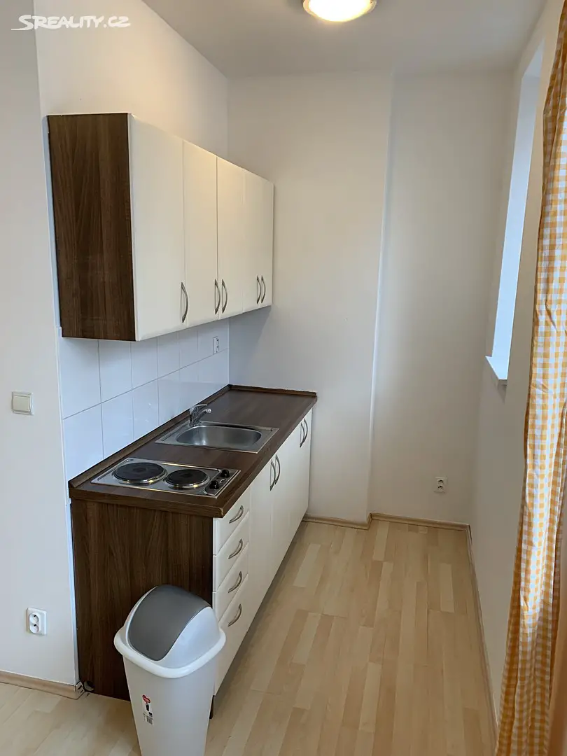Pronájem bytu 1+kk 25 m², Tržní, Brno - Černovice