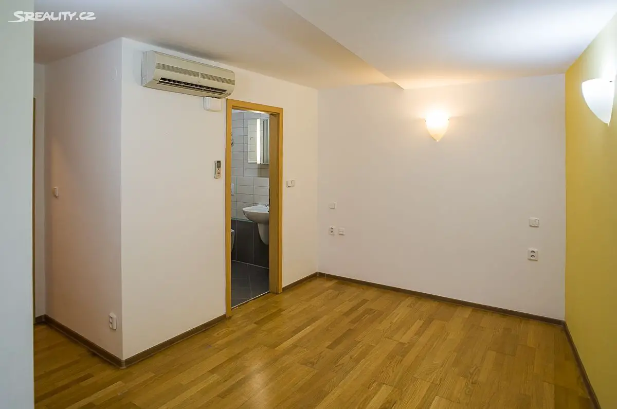 Pronájem bytu 3+kk 69 m², Trojská, Praha 8 - Troja