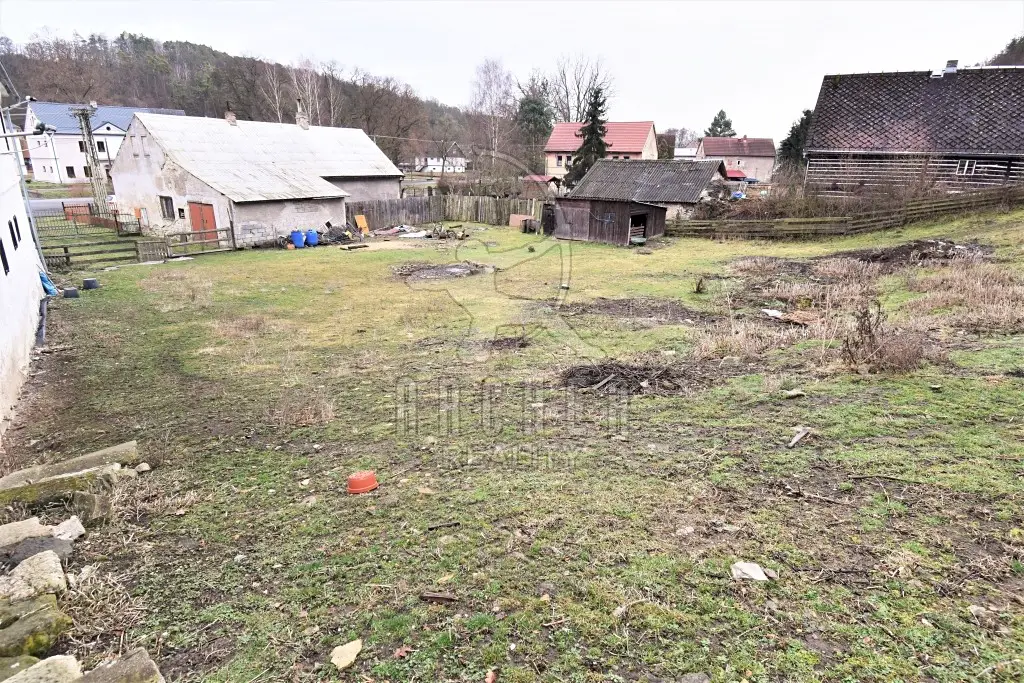 Prodej  stavebního pozemku 1 474 m², Snědovice - Střížovice, okres Litoměřice
