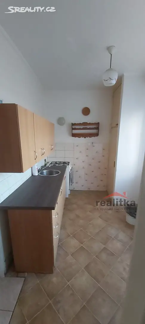 Pronájem bytu 2+1 54 m², náměstí Republiky, Opava - Předměstí