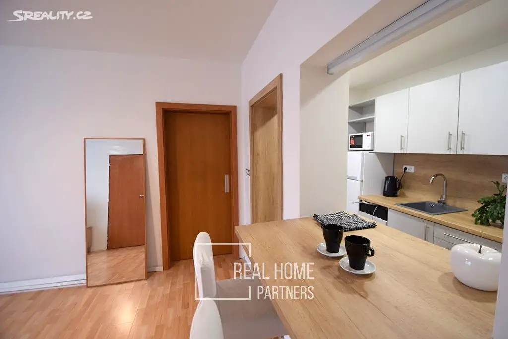 Pronájem bytu 2+kk 55 m², Hlavní, Brno - Komín