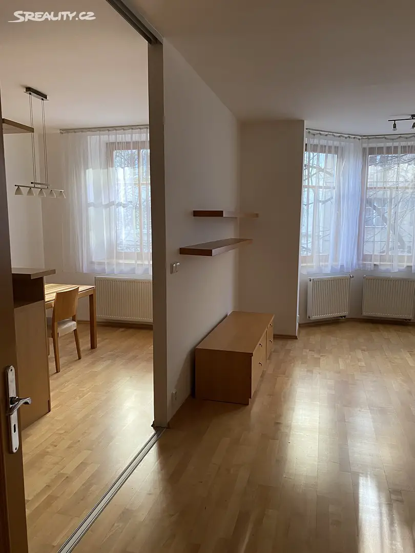 Pronájem bytu 1+1 52 m², Roháčova, Praha 3 - Žižkov