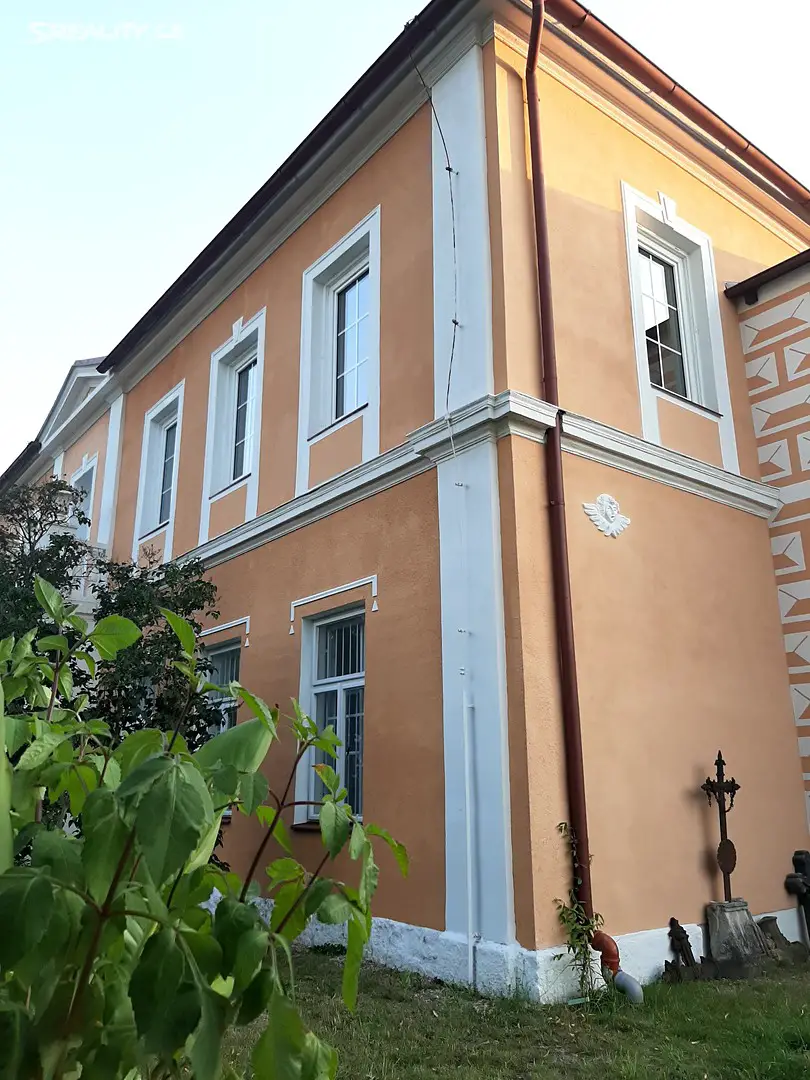 Prodej  vícegeneračního domu 550 m², pozemek 1 555 m², Smilovice, okres Mladá Boleslav