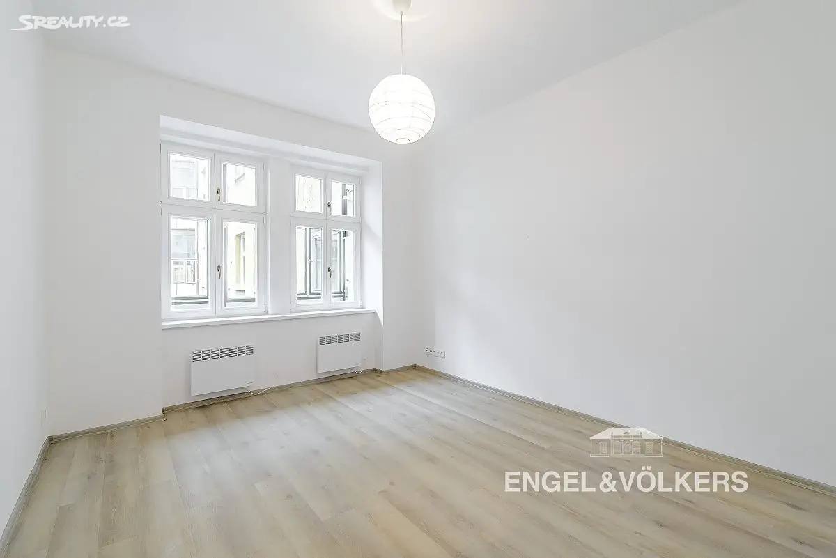 Pronájem bytu 1+1 29 m², Drtinova, Praha 5 - Smíchov