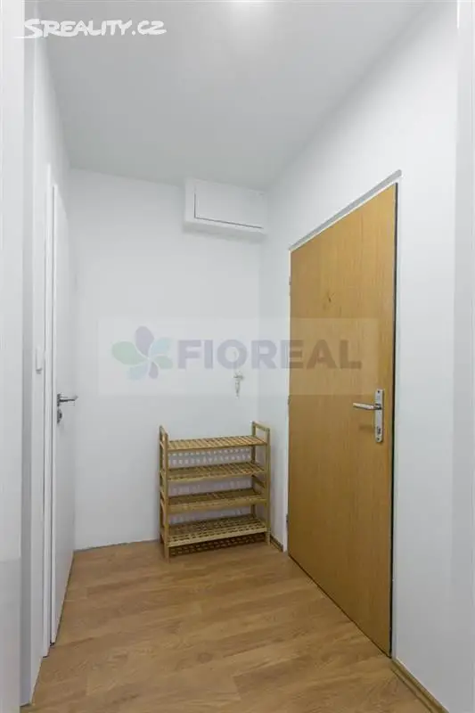 Pronájem bytu 2+kk 32 m², Paláskova, Praha 8 - Kobylisy