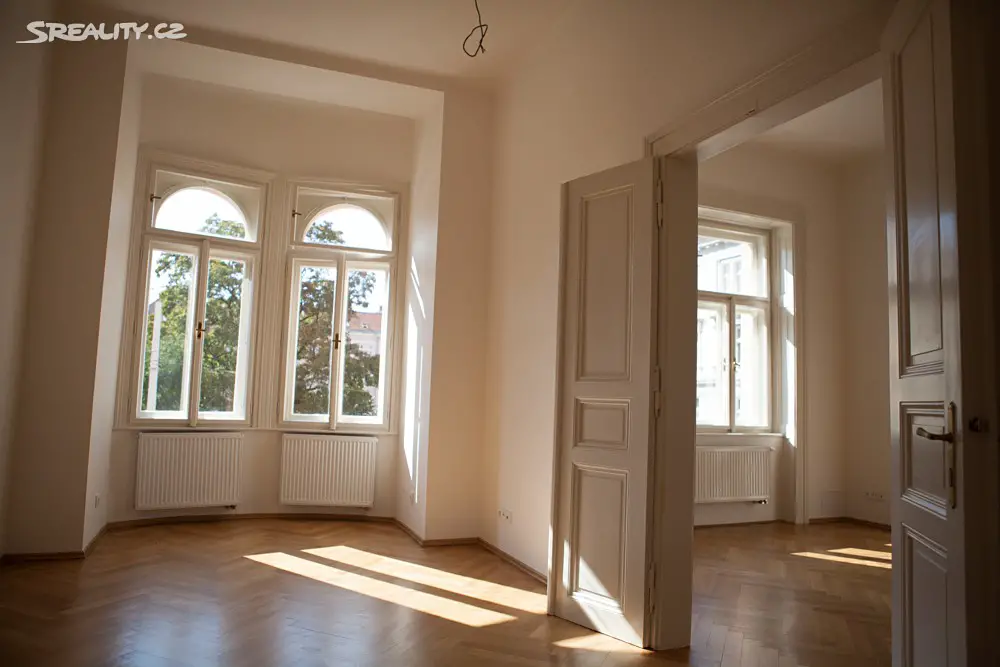 Pronájem bytu 4+1 130 m², náměstí Bratří Synků, Praha - Nusle