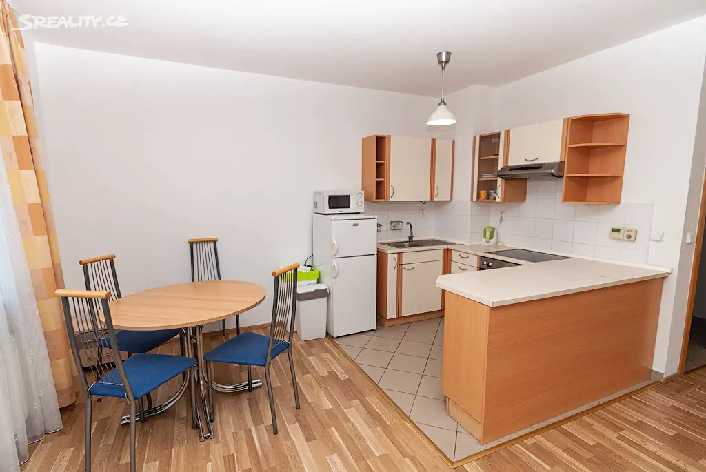 Pronájem bytu 3+kk 91 m², Nad Okrouhlíkem, Praha 8 - Libeň