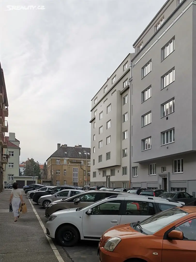 Prodej bytu 2+kk 43 m² (Podkrovní), Viklefova, Praha 3 - Žižkov