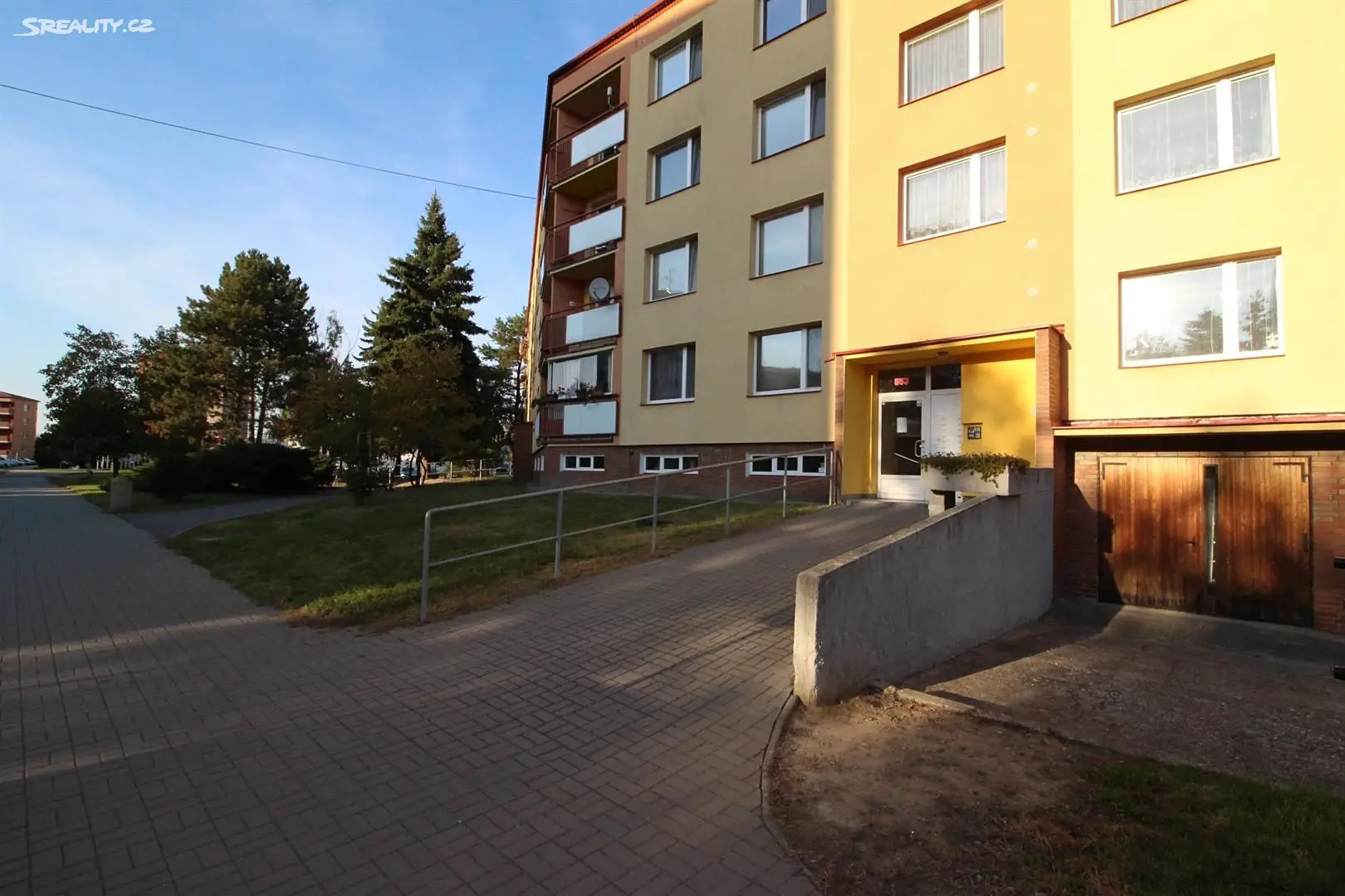 Pronájem bytu 1+kk 30 m², Moravská, Chropyně
