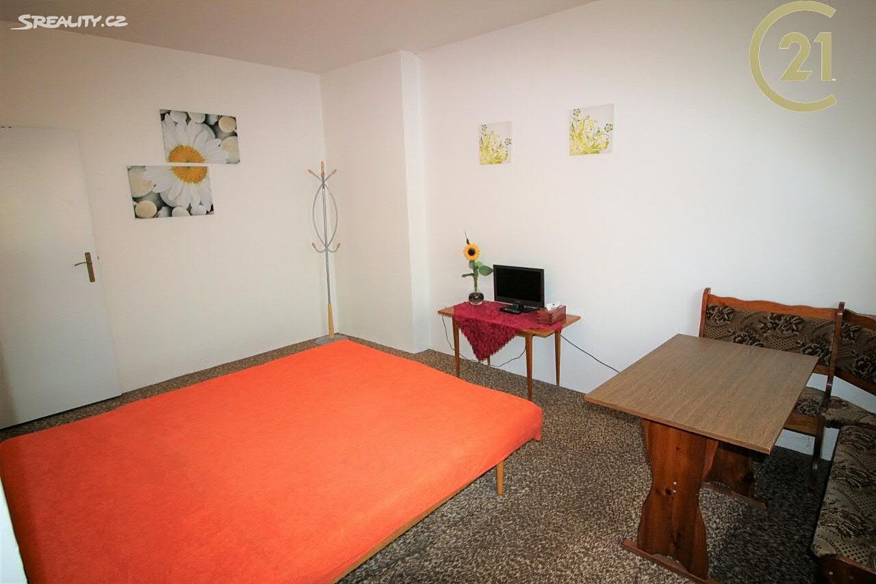 Pronájem bytu 1+kk 24 m², Družstevní, Pardubice - Polabiny