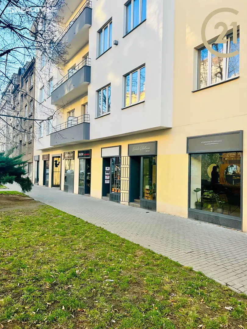 Pronájem bytu 1+kk 53 m², 28. pluku, Praha 10 - Vršovice