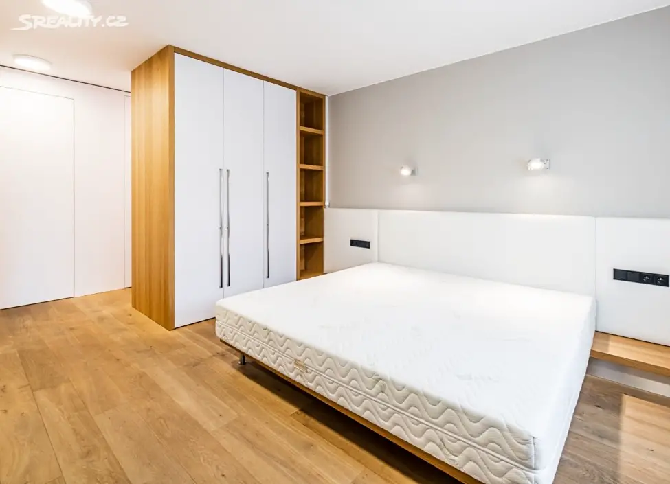 Pronájem bytu 6 pokojů a více 322 m², Pařížská, Praha - Praha 1
