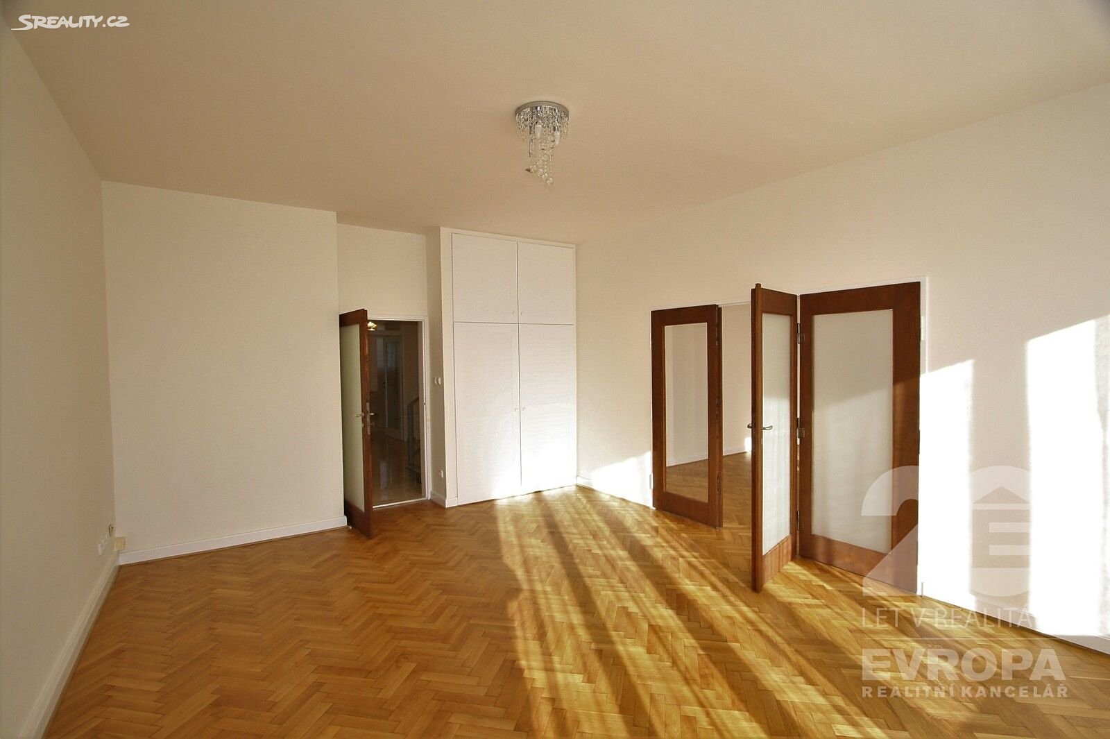 Pronájem bytu 6 pokojů a více 246 m², Wolkerova, Praha 6 - Bubeneč