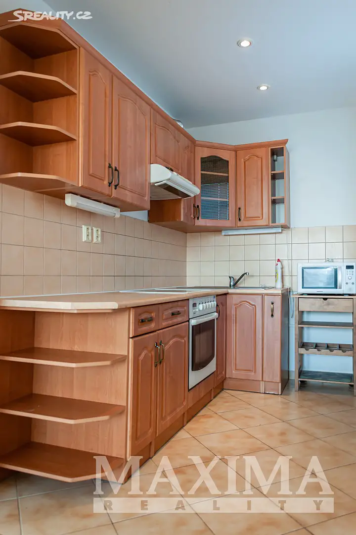 Pronájem bytu 3+1 65 m², Jelínkova, Praha 8 - Kobylisy
