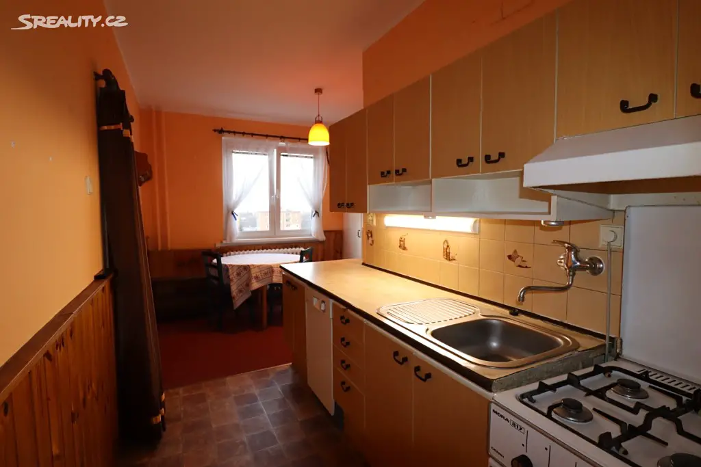 Prodej bytu 3+1 65 m², Lidická, Karlovy Vary - Drahovice