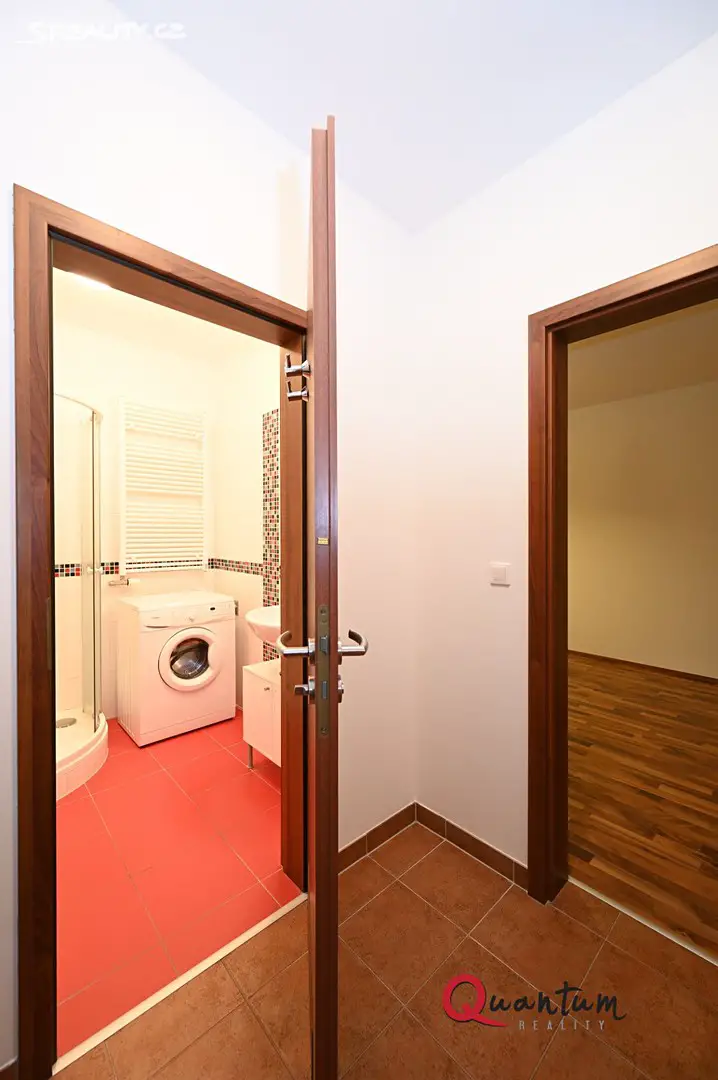 Pronájem bytu 1+kk 37 m², Českodubská, Praha 9 - Vinoř