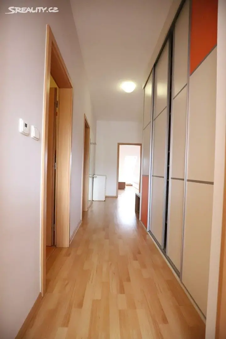 Prodej bytu 2+kk 74 m² (Podkrovní), Davídkova, Praha 8 - Libeň