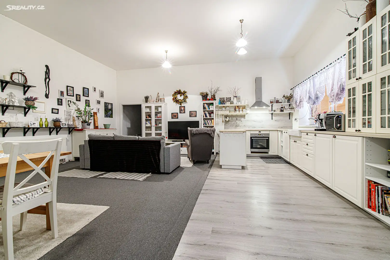Prodej  rodinného domu 360 m², pozemek 4 468 m², Počenice-Tetětice, okres Kroměříž