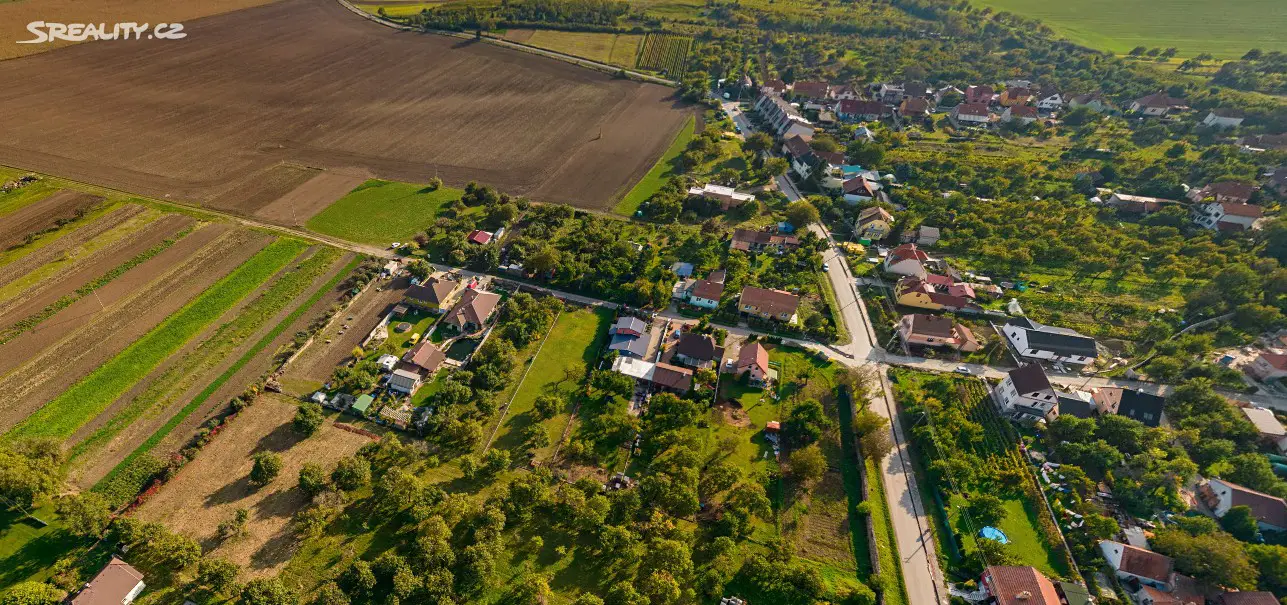 Prodej  stavebního pozemku 1 800 m², Bohutice, okres Znojmo